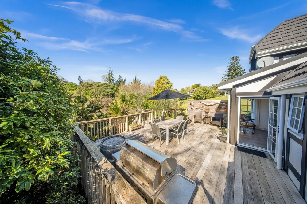 Photos of 27 Charles Dickens Drive