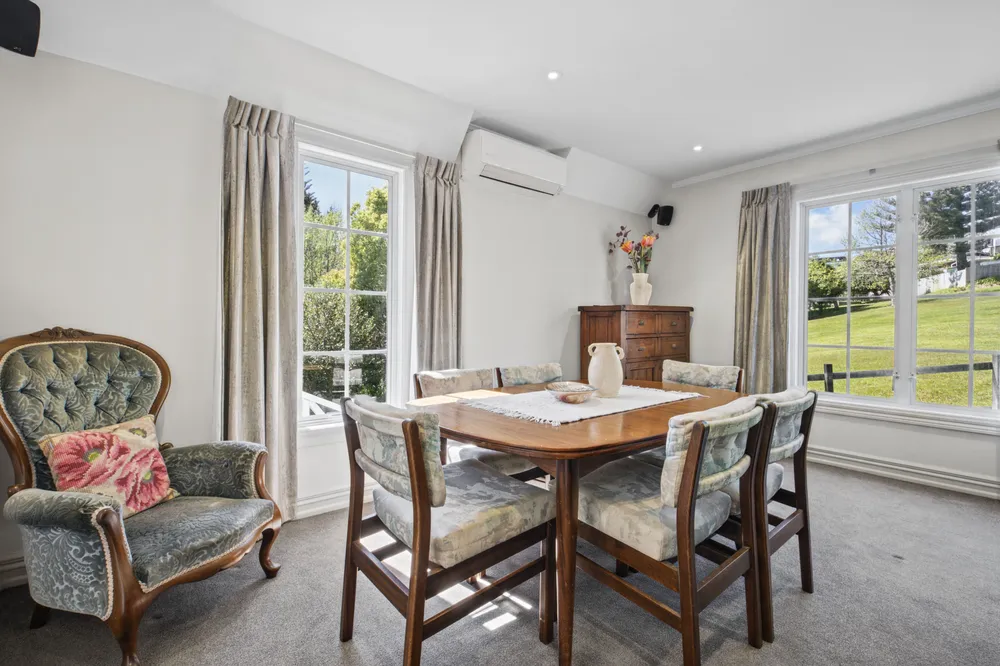 Photos of 27 Charles Dickens Drive