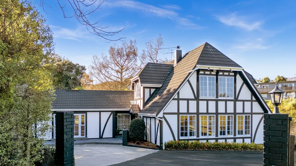 Photos of 27 Charles Dickens Drive