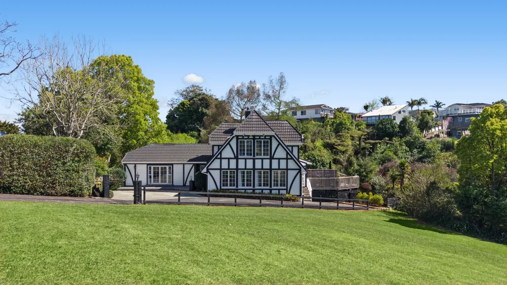 Photos of 27 Charles Dickens Drive