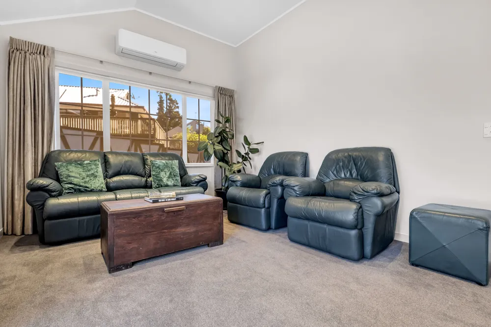 Photos of 27 Charles Dickens Drive