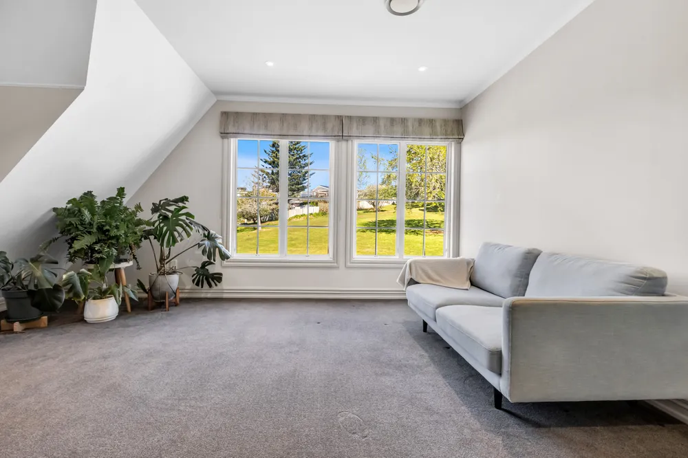 Photos of 27 Charles Dickens Drive