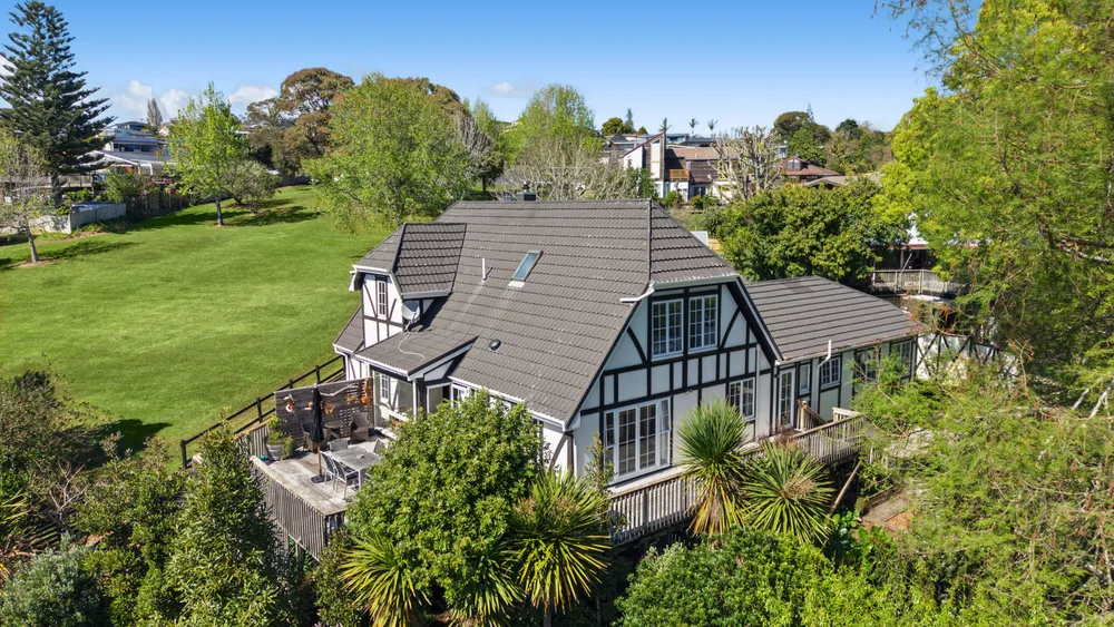 Photos of 27 Charles Dickens Drive