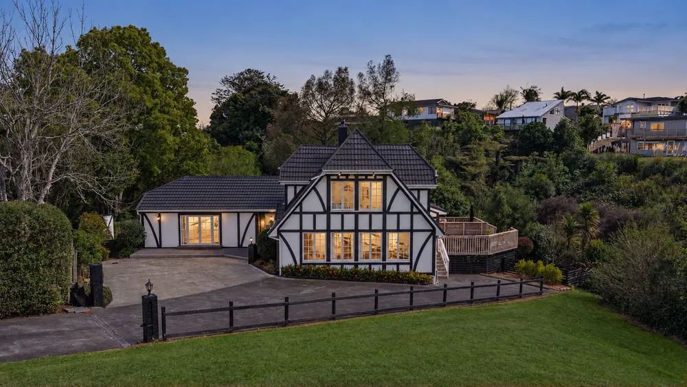 Photos of 27 Charles Dickens Drive