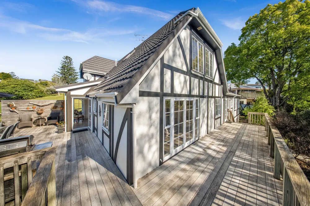 Photos of 27 Charles Dickens Drive