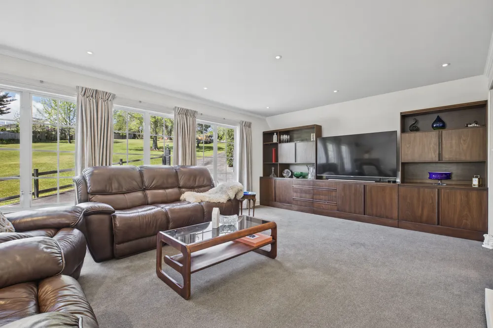 Photos of 27 Charles Dickens Drive
