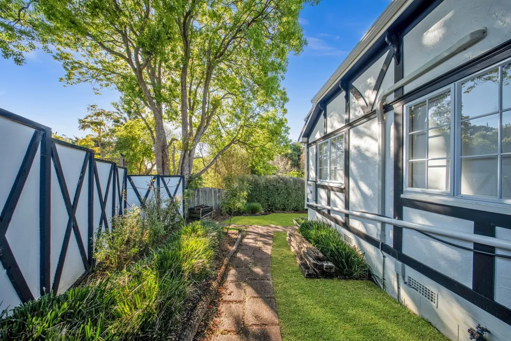 Photos of 27 Charles Dickens Drive