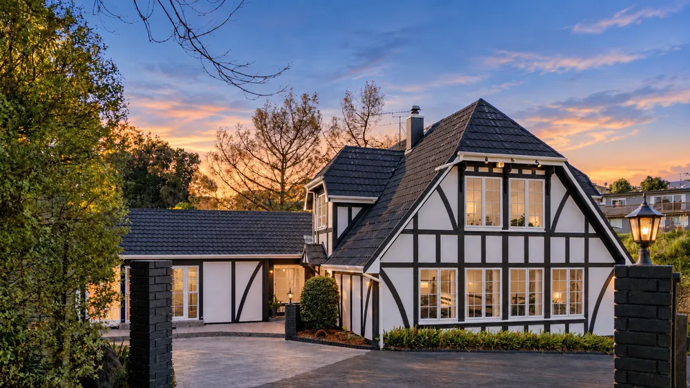 Photos of 27 Charles Dickens Drive