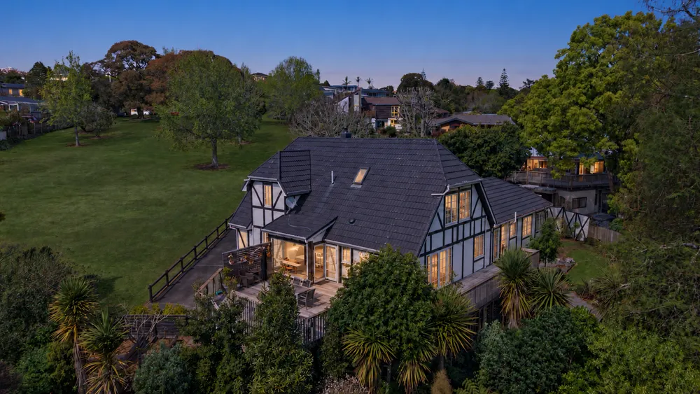 Photos of 27 Charles Dickens Drive