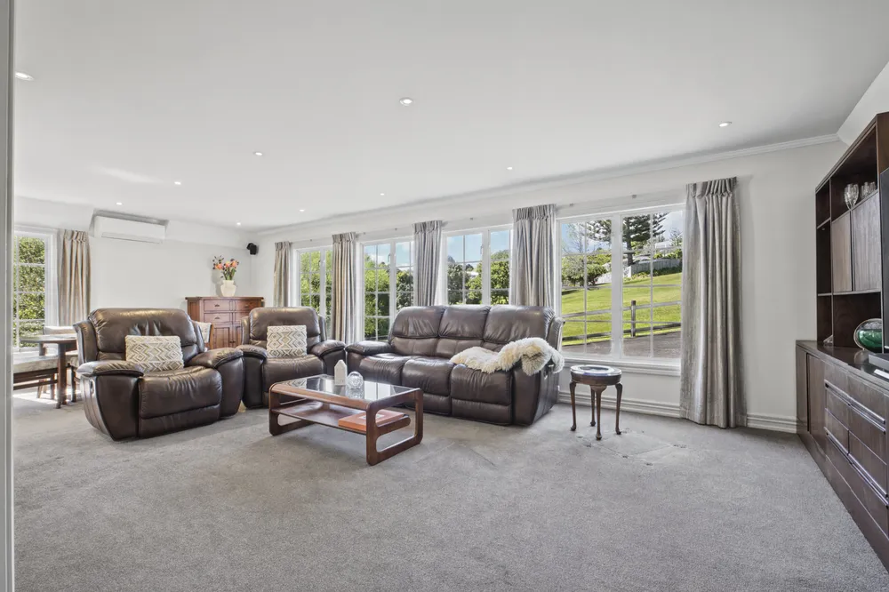 Photos of 27 Charles Dickens Drive