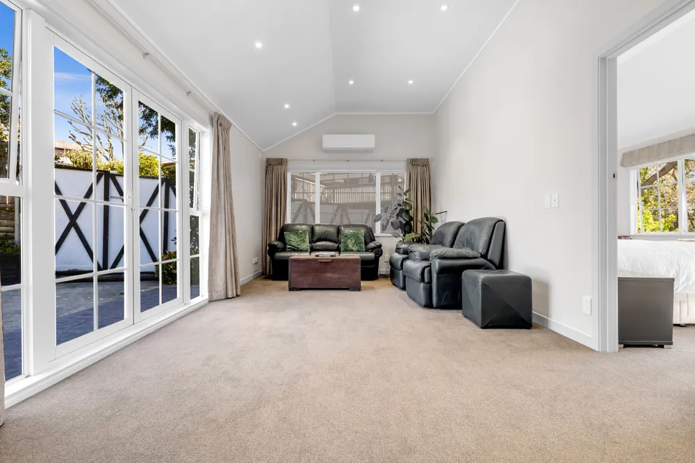 Photos of 27 Charles Dickens Drive