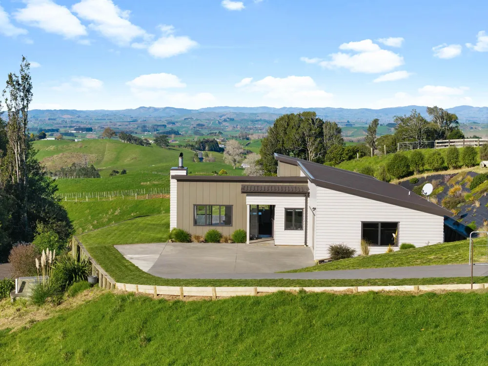 Photos of 194D Pekanui Road