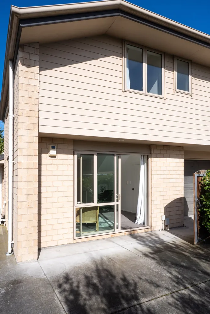 Photos of 560 Gloucester Street