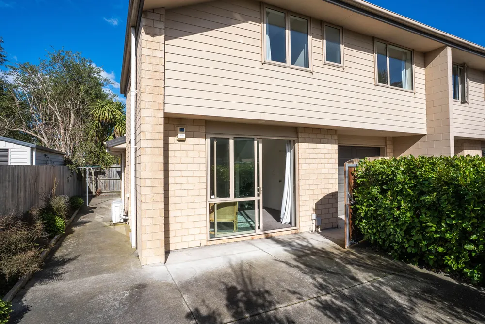 Photos of 560 Gloucester Street