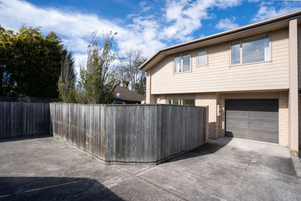 Photos of 560 Gloucester Street
