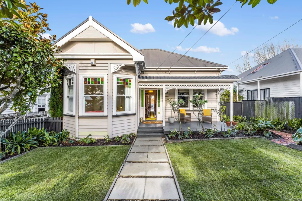 Photos of 111 Bassett Road