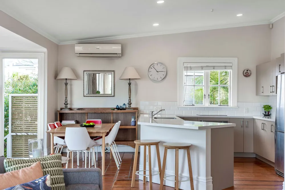 Photos of 111 Bassett Road