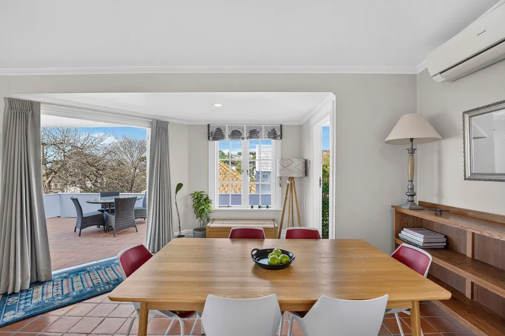 Photos of 111 Bassett Road