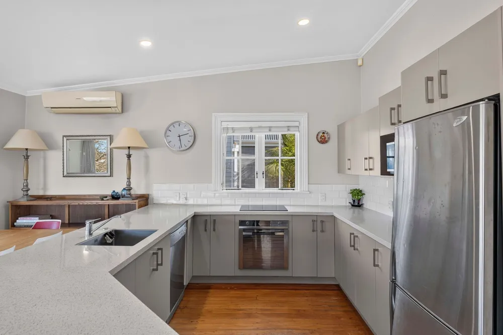 Photos of 111 Bassett Road