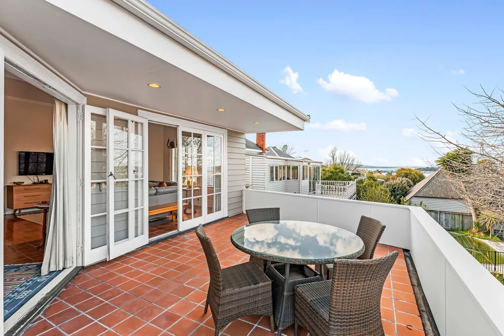 Photos of 111 Bassett Road