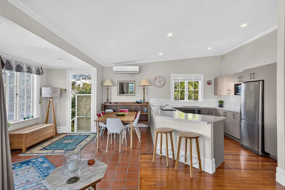 Photos of 111 Bassett Road
