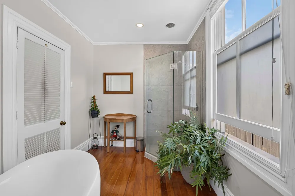 Photos of 111 Bassett Road