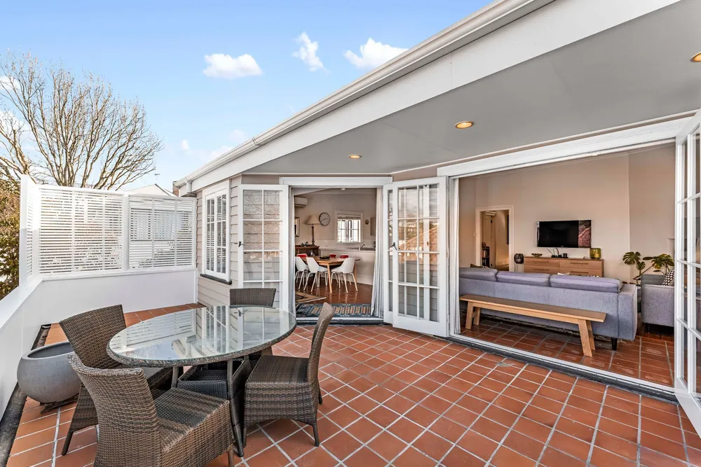 Photos of 111 Bassett Road