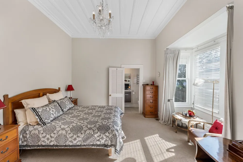 Photos of 111 Bassett Road