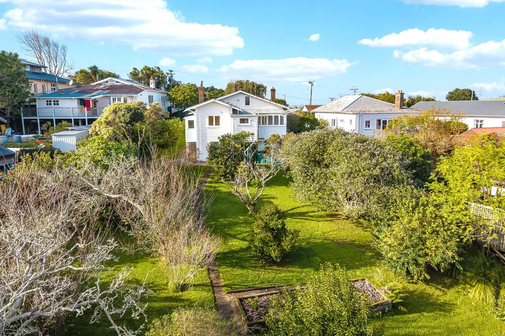 Photos of 34 Quadrant Road