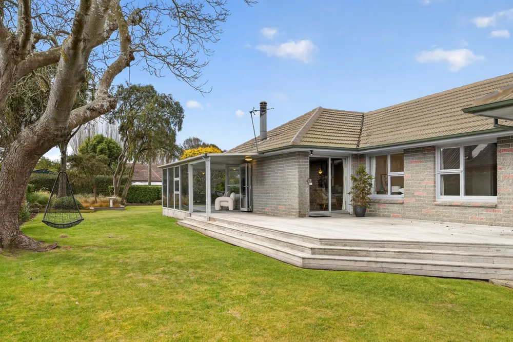Photos of 35 Tintern Avenue