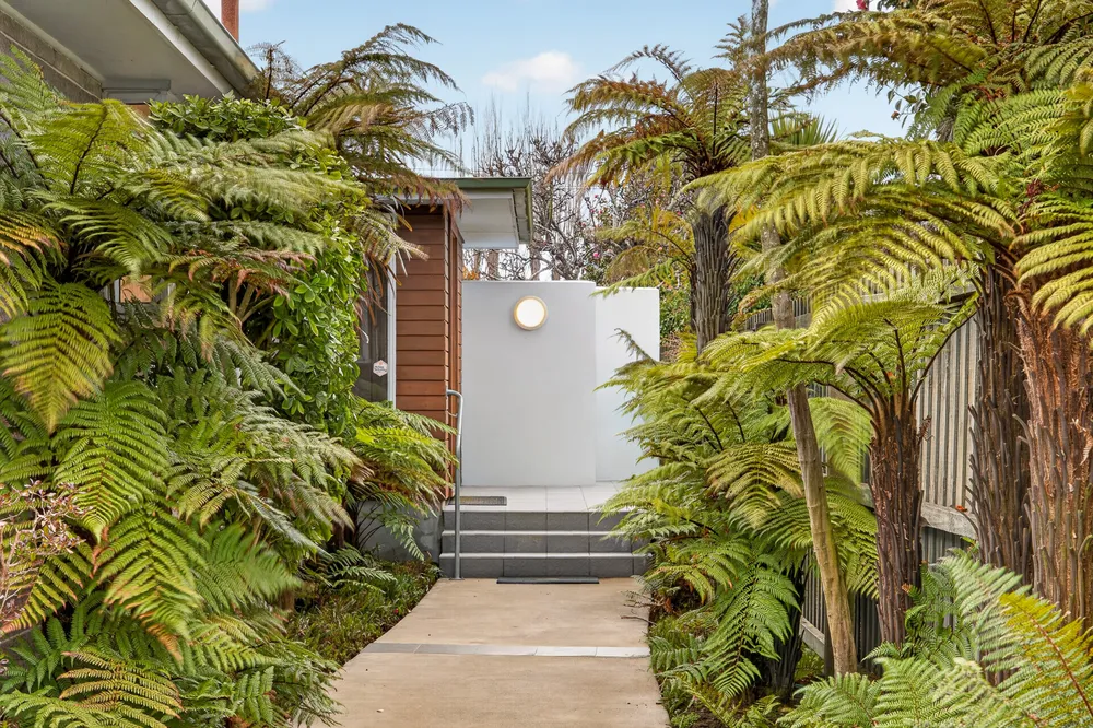 Photos of 35 Tintern Avenue
