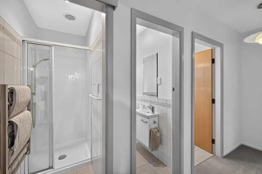 Photos of 35 Tintern Avenue