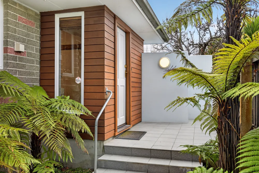 Photos of 35 Tintern Avenue
