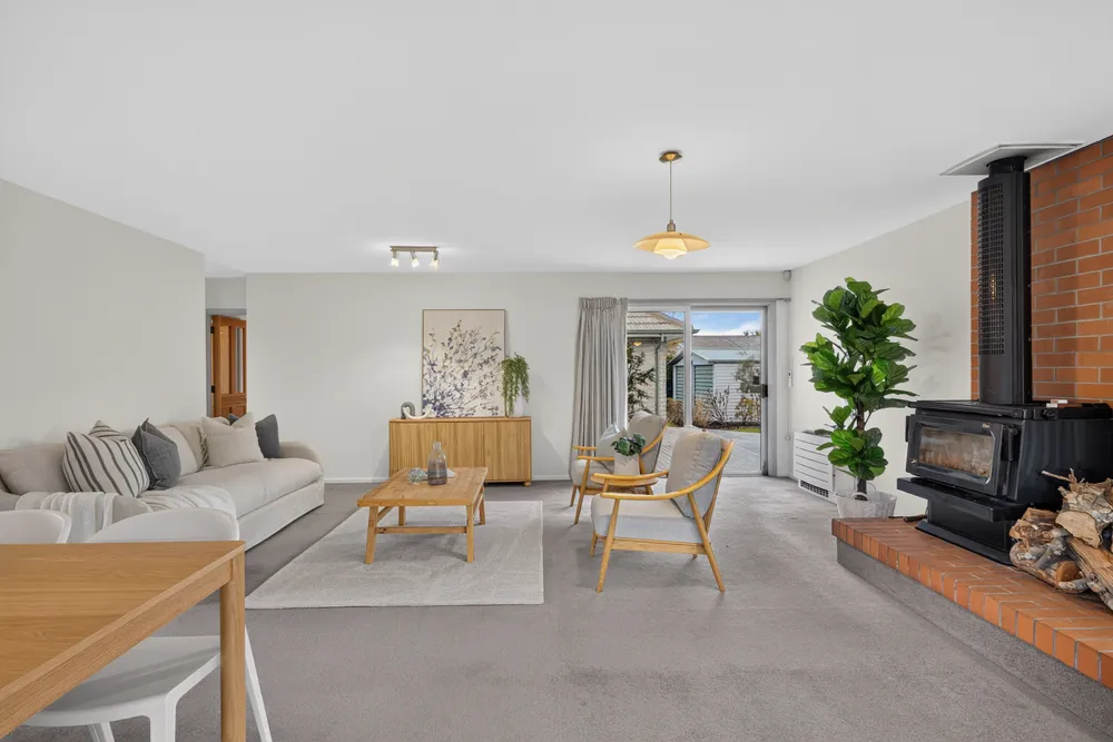 Photos of 35 Tintern Avenue