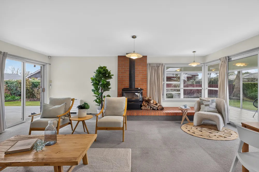 Photos of 35 Tintern Avenue