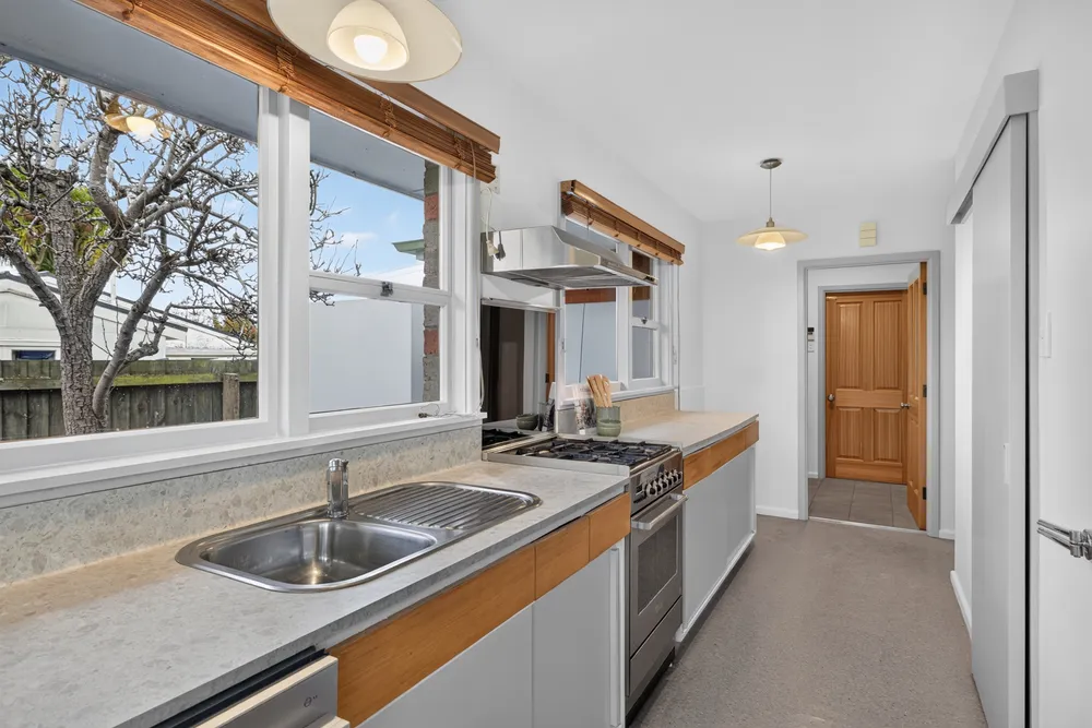Photos of 35 Tintern Avenue