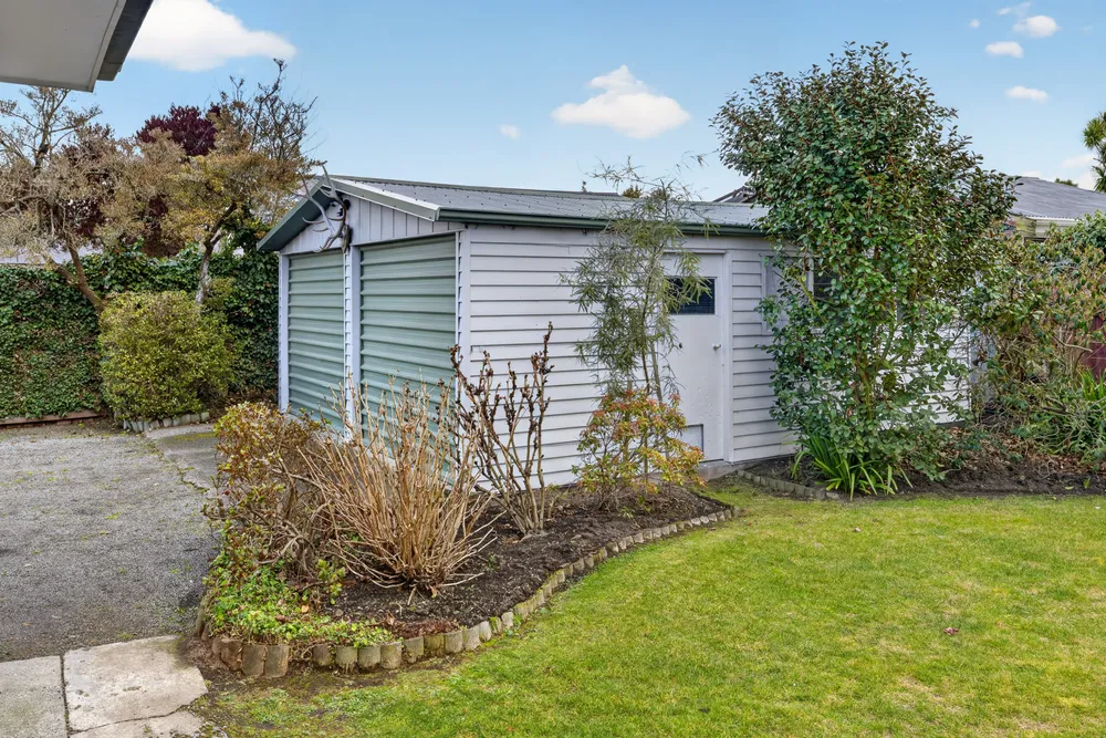 Photos of 35 Tintern Avenue