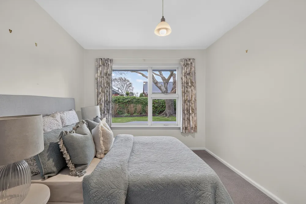 Photos of 35 Tintern Avenue