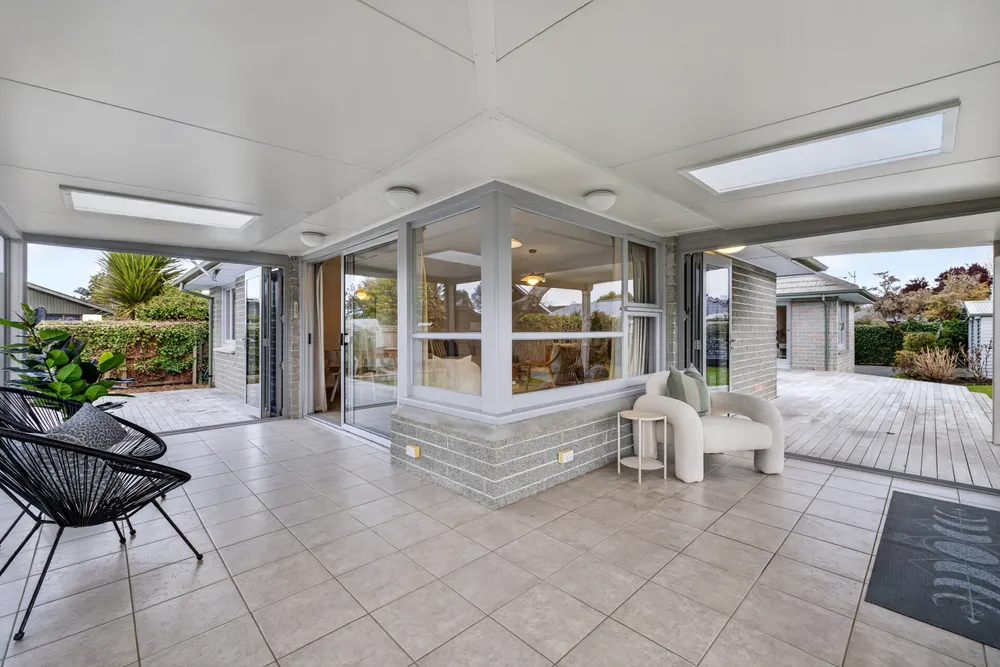 Photos of 35 Tintern Avenue