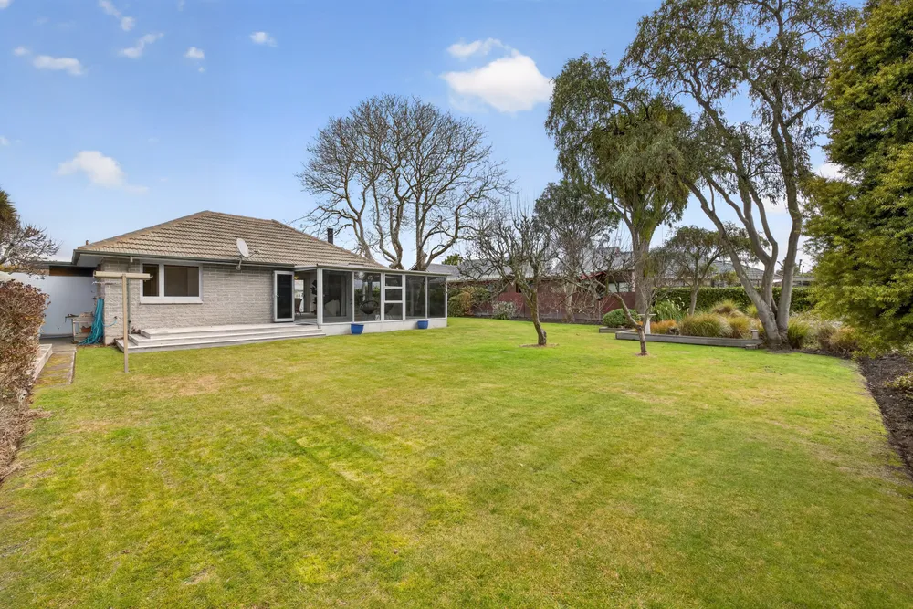 Photos of 35 Tintern Avenue