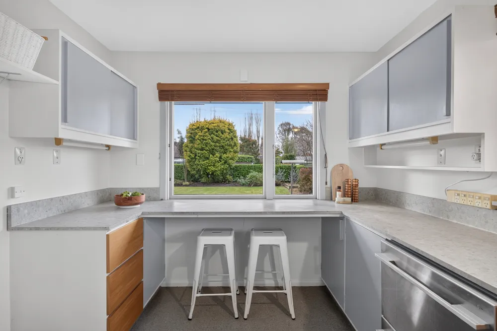 Photos of 35 Tintern Avenue