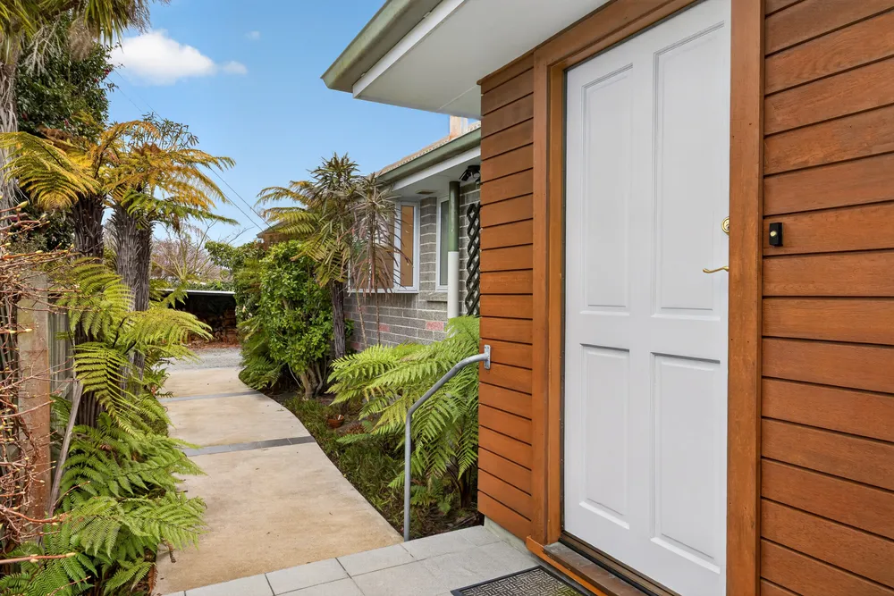 Photos of 35 Tintern Avenue