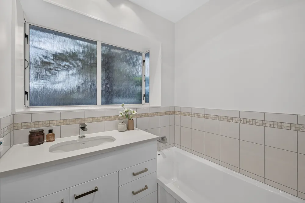 Photos of 35 Tintern Avenue