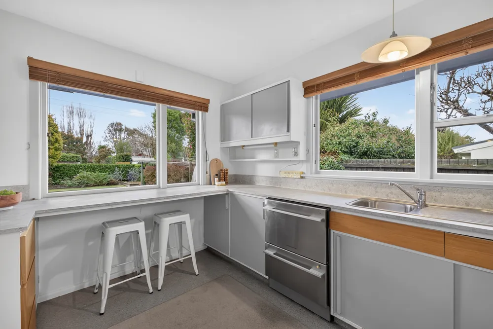Photos of 35 Tintern Avenue