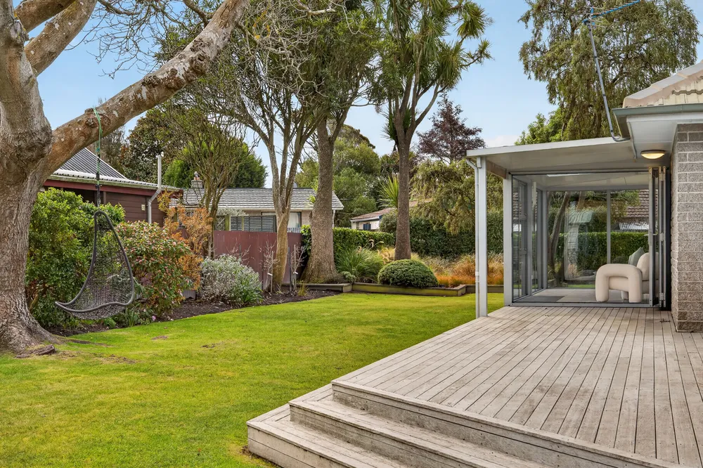 Photos of 35 Tintern Avenue