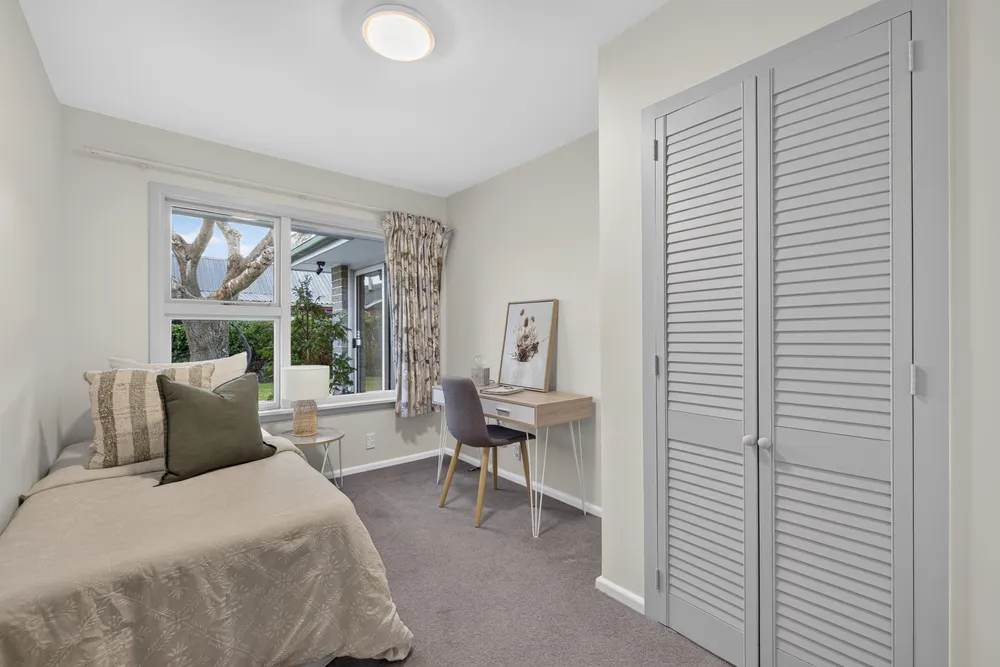 Photos of 35 Tintern Avenue