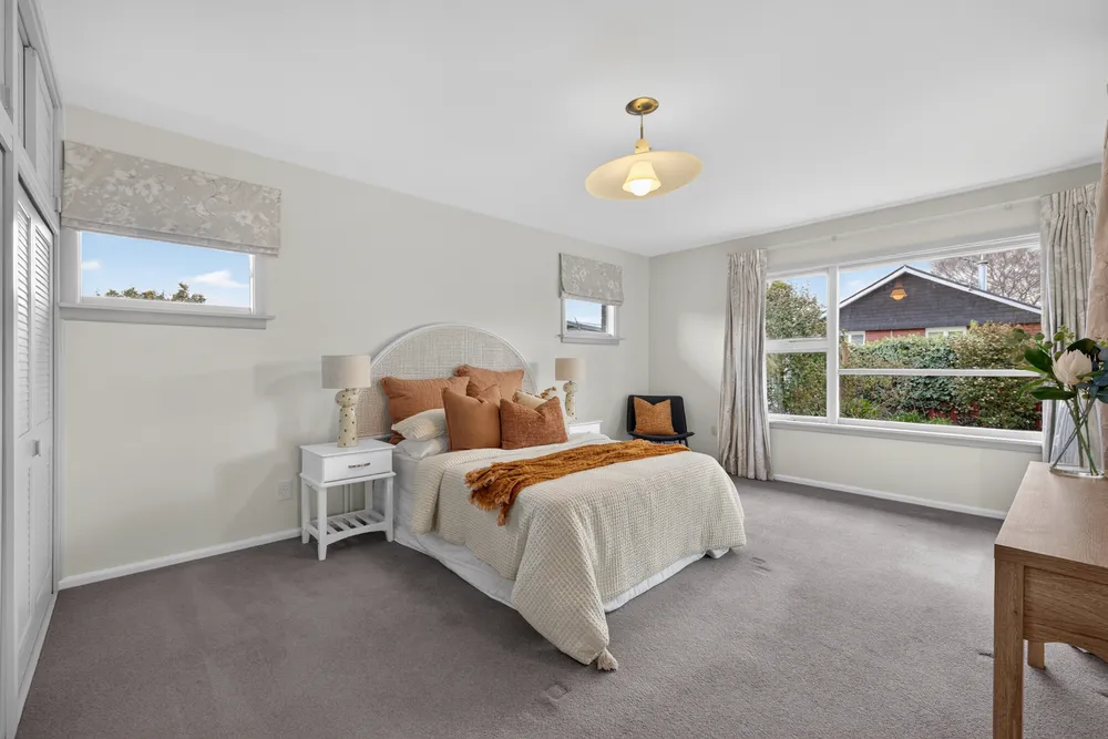 Photos of 35 Tintern Avenue