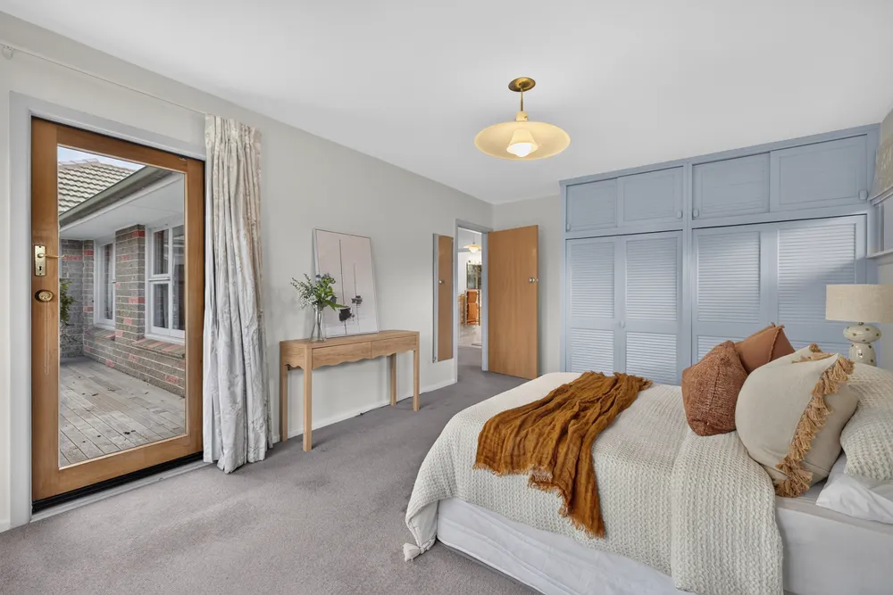Photos of 35 Tintern Avenue