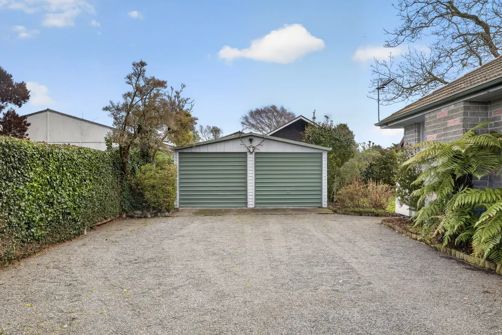 Photos of 35 Tintern Avenue