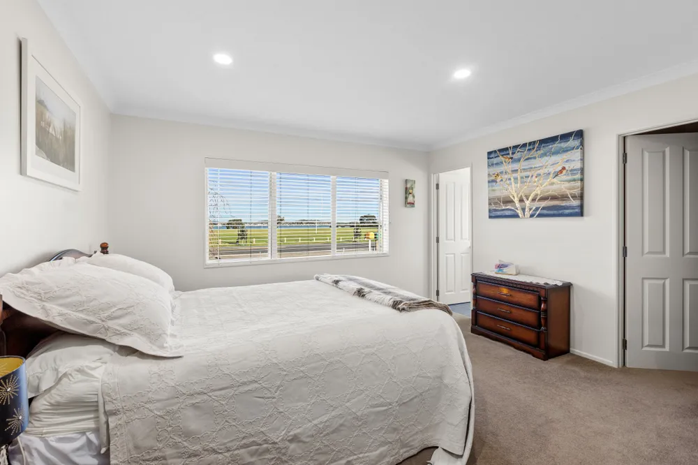 Photos of 534 Leigh Road